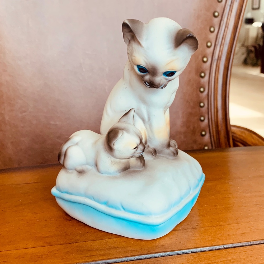 VINTAGE MANN Siamese Cats Music Box
